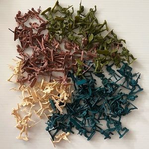 Plastic soldier toys ~ assorted